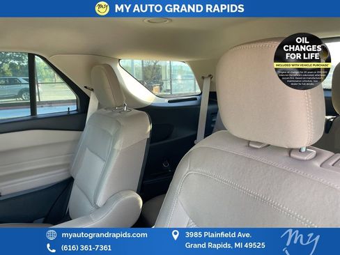 Used 2022 Ford Explorer XLT w/ Class IV Trailer Tow Package image 12