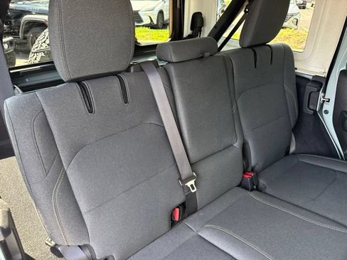 Used 2024 Jeep Wrangler Unlimited AWD/4WD image 25