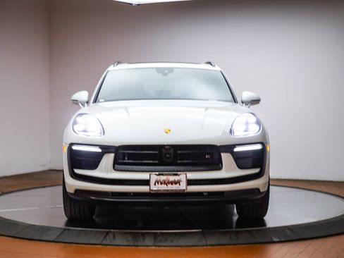 Used 2025 Porsche Macan image 13