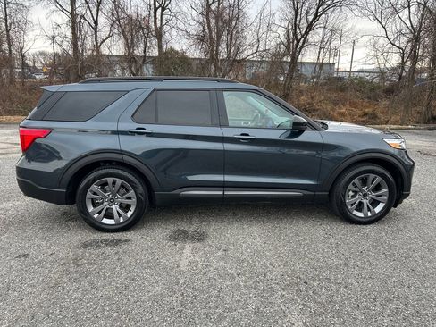 Used 2022 Ford Explorer XLT w/ Equipment Group 202A image 7