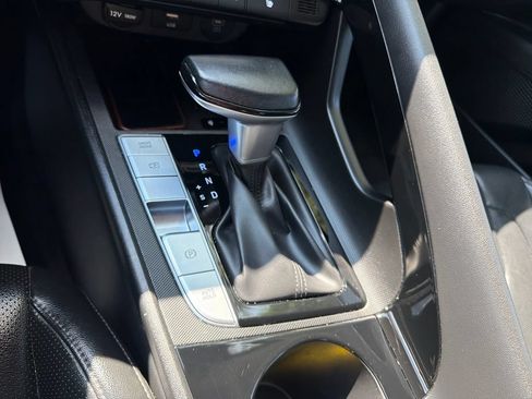Used 2025 Hyundai Elantra Limited FWD image 23