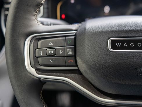 Used 2023 Jeep Wagoneer 4WD w/ Convenience Group I image 25