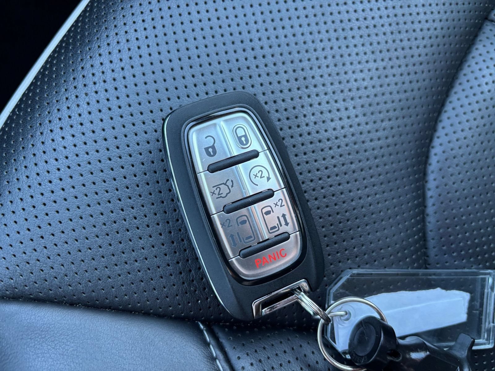 Used 2025 Chrysler Pacifica Limited FWD image 27
