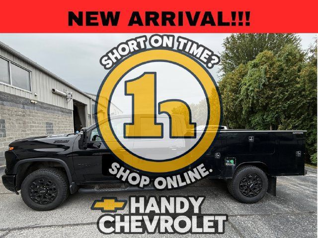 Used 2024 Chevrolet Silverado 2500 LT w/ Midnight Edition AWD/4WD image 2