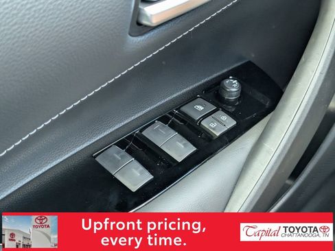 Used 2025 Toyota Corolla Hatchback w/ SE Package FWD image 24