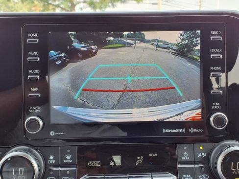 Used 2020 Toyota Highlander XLE image 22