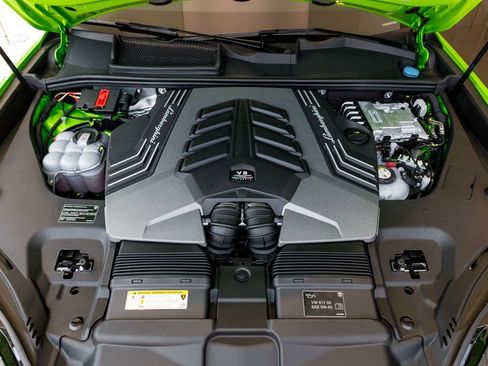 Used 2025 Lamborghini Urus SE image 29