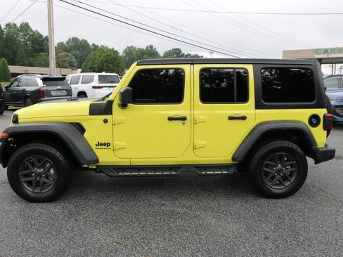 Used 2024 Jeep Wrangler Unlimited Sport AWD/4WD image 2