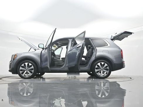 Used 2022 Kia Telluride S AWD/4WD image 46