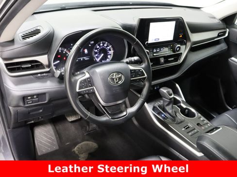 Used 2024 Toyota Highlander XLE image 13