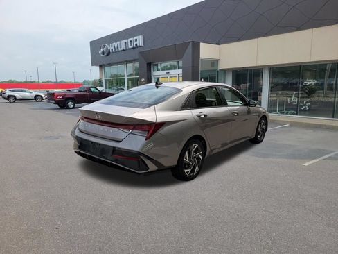Certified 2025 Hyundai Elantra SEL FWD image 3