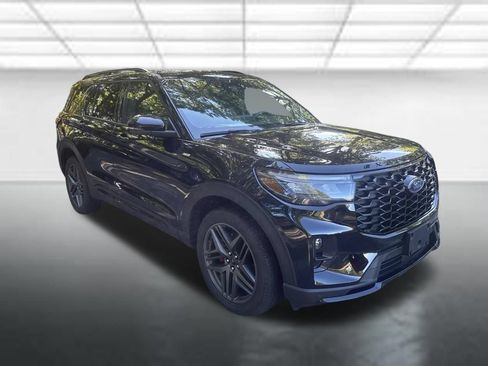 Used 2025 Ford Explorer ST-Line w/ ST-Line Street Pack AWD/4WD image 7