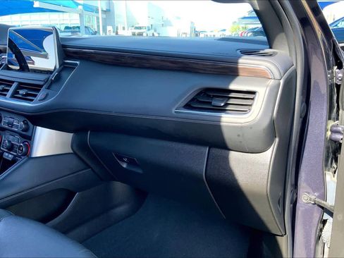 Used 2022 Chevrolet Tahoe Z71 w/ Luxury Package image 19