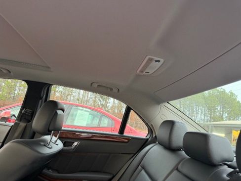 Used 2010 Mercedes-Benz E 350 Sedan image 11