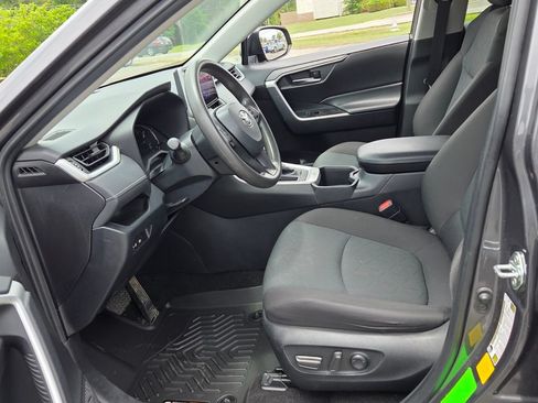 Used 2024 Toyota RAV4 XLE FWD image 3