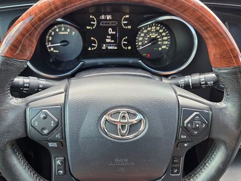 Used 2020 Toyota Sequoia Platinum AWD/4WD image 22