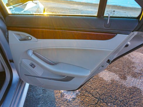 Used 2010 Cadillac CTS Luxury image 28