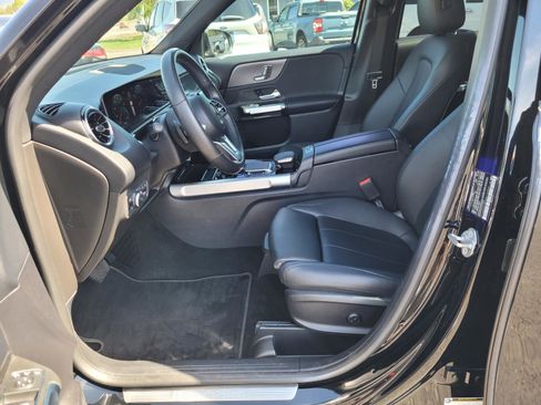 Used 2021 Mercedes-Benz GLB 250 4MATIC w/ Premium Package image 10