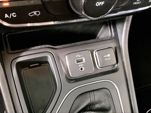 Used 2021 Jeep Cherokee Latitude Plus FWD image 15