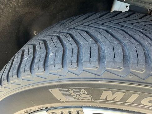 Used 2019 GMC Acadia SLT w/ Black Edition FWD image 11