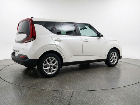 Used 2025 Kia Soul LX w/ LX Technology Package image 9