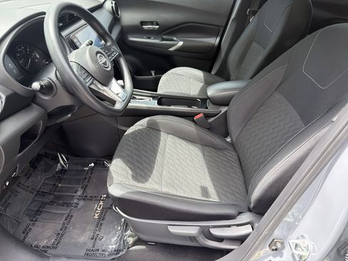 Used 2023 Nissan Kicks SV FWD image 10