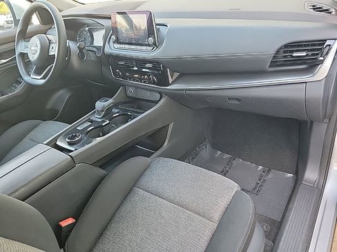 Used 2022 Nissan Rogue SV image 12