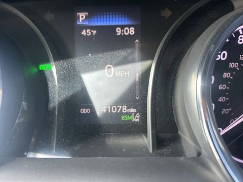 Used 2020 Toyota Camry SE w/ Convenience Package image 12