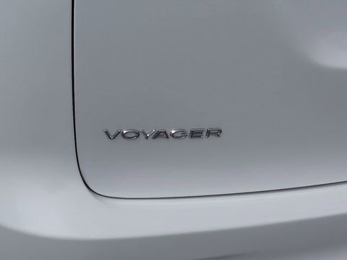 Used 2023 Chrysler Voyager LX FWD image 17