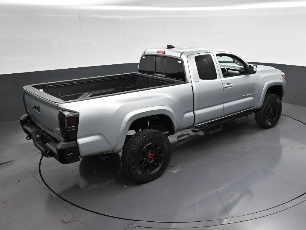 Used 2022 Toyota Tacoma SR5 AWD/4WD image 18