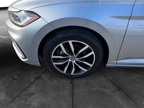 Used 2025 Volkswagen Jetta SE image 14