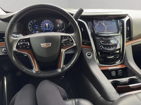 Used 2020 Cadillac Escalade 2WD image 11