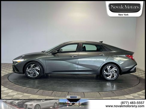 Used 2025 Hyundai Elantra Limited FWD image 5