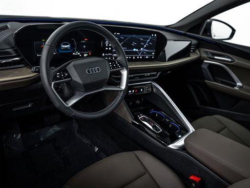 Used 2025 Audi Q5 Premium w/ Convenience Package AWD/4WD image 8