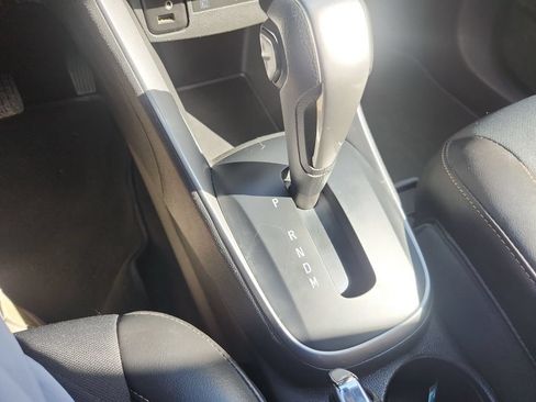 Used 2022 Chevrolet Trax LT w/ LT Convenience Package AWD/4WD image 23