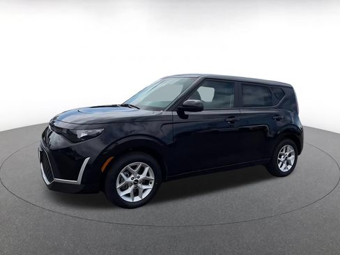 Used 2025 Kia Soul LX w/ LX Technology Package FWD image 8