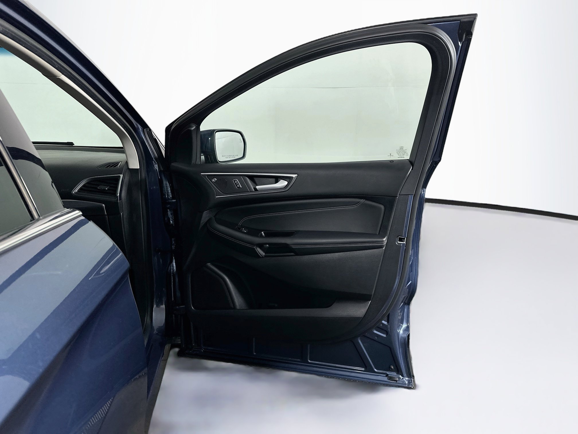 Used 2019 Ford Edge Titanium w/ Cold Weather Package FWD image 33