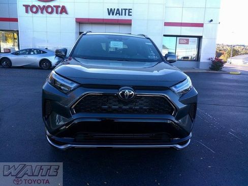 New 2025 Toyota RAV4 SE image 6