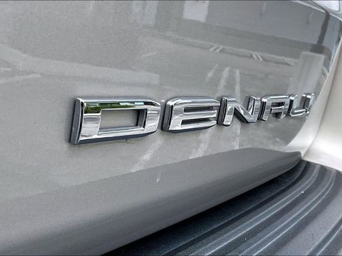 Used 2024 GMC Yukon XL Denali AWD/4WD image 11