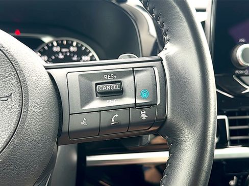 Used 2025 Nissan Pathfinder SV FWD image 29