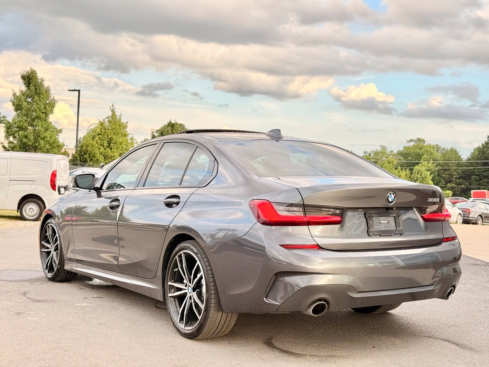 Used 2020 BMW 330i Sedan w/ M Sport Package RWD image 15