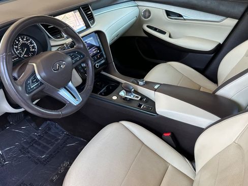 Used 2019 INFINITI QX50 Essential w/ Sensory Package AWD/4WD image 11