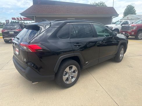 Used 2025 Toyota RAV4 LE AWD/4WD image 5