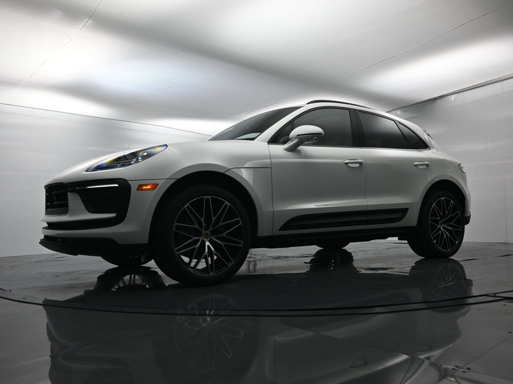 Certified 2026 Porsche Macan AWD/4WD image 23