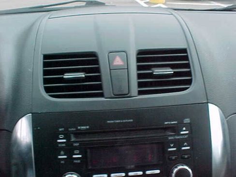 Used 2010 Suzuki SX4 LE FWD image 16