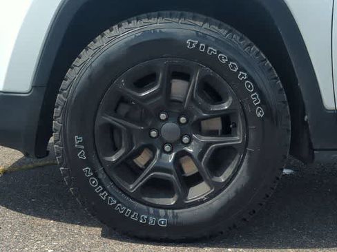 Used 2015 Jeep Cherokee Sport AWD/4WD image 13