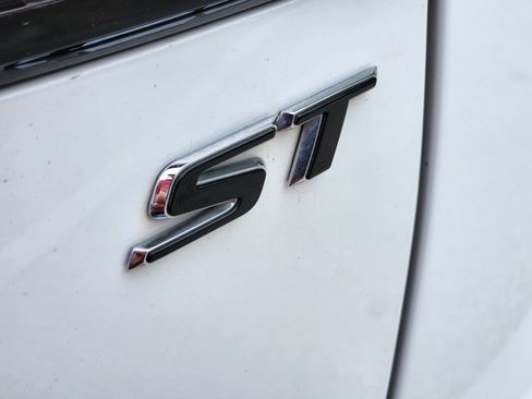 Used 2021 Buick Envision Essence w/ Technology Package I FWD image 29