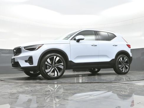 Used 2024 Volvo XC40 B5 Ultimate image 16