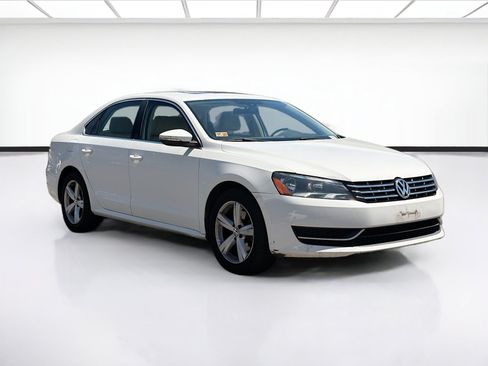 Used 2012 Volkswagen Passat TDI SE FWD image 3