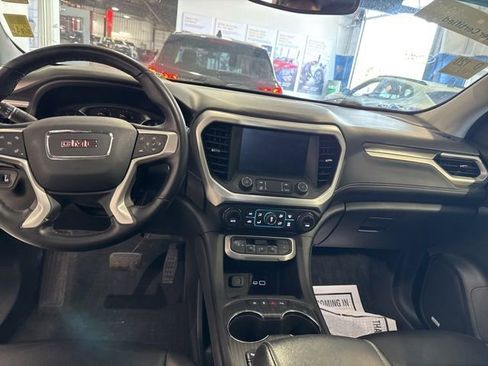 Used 2023 GMC Acadia SLT w/ Preferred Package FWD image 9